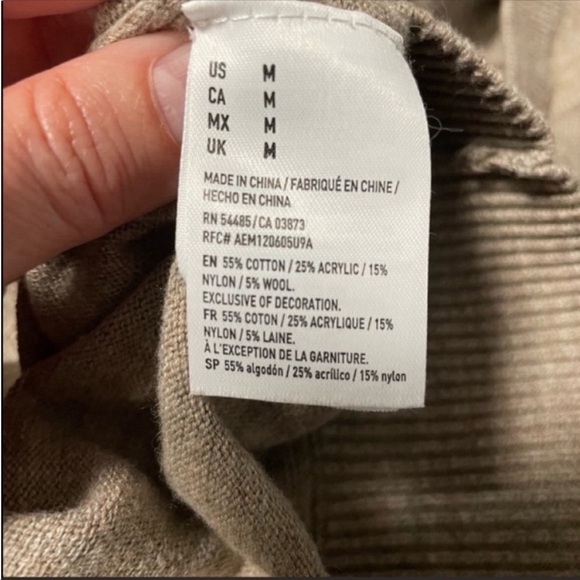 American Eagle Seriously Soft Classic Fit v-neck wool sweater. Size M. - Picture 3 of 3